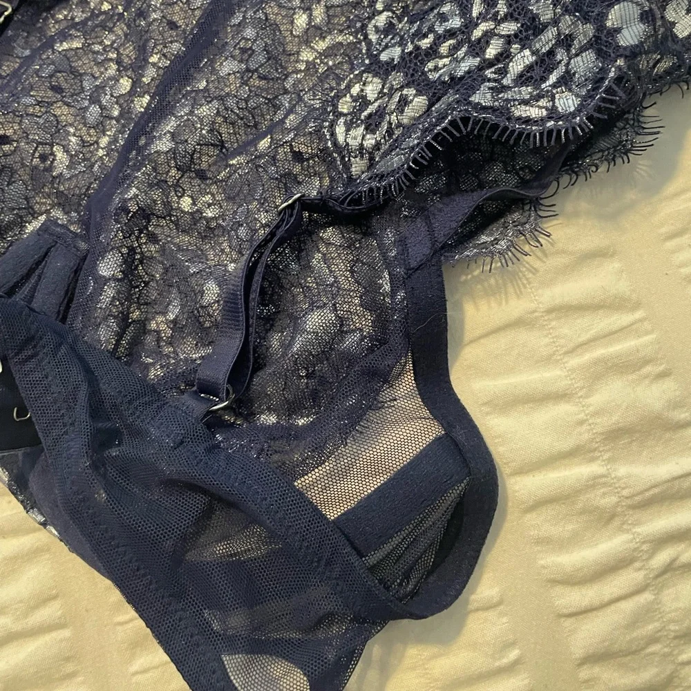 Victoria’s Secret Dream‎ Angels Unlined Demi Lace Bralette Navy